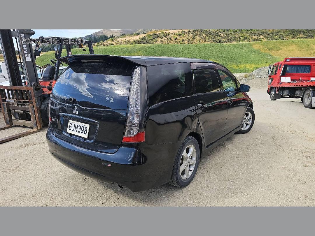 Photo '11' of Mitsubishi Grandis Photo '11' of Mitsubishi Grandis