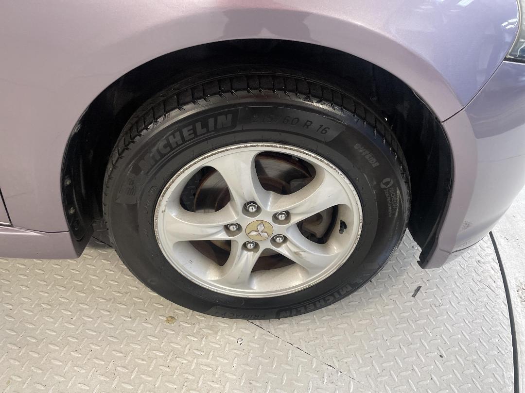 Photo '9' of Mitsubishi Grandis Photo '9' of Mitsubishi Grandis