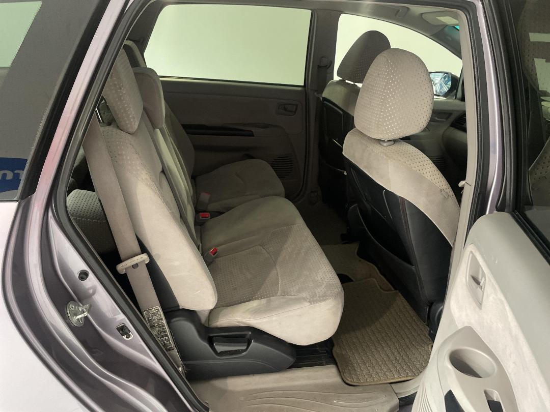 Photo '20' of Mitsubishi Grandis Photo '20' of Mitsubishi Grandis