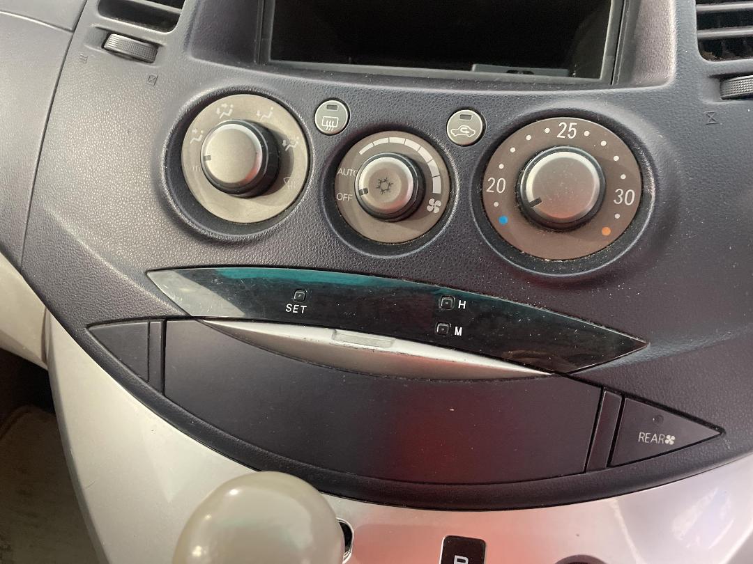 Photo '28' of Mitsubishi Grandis Photo '28' of Mitsubishi Grandis