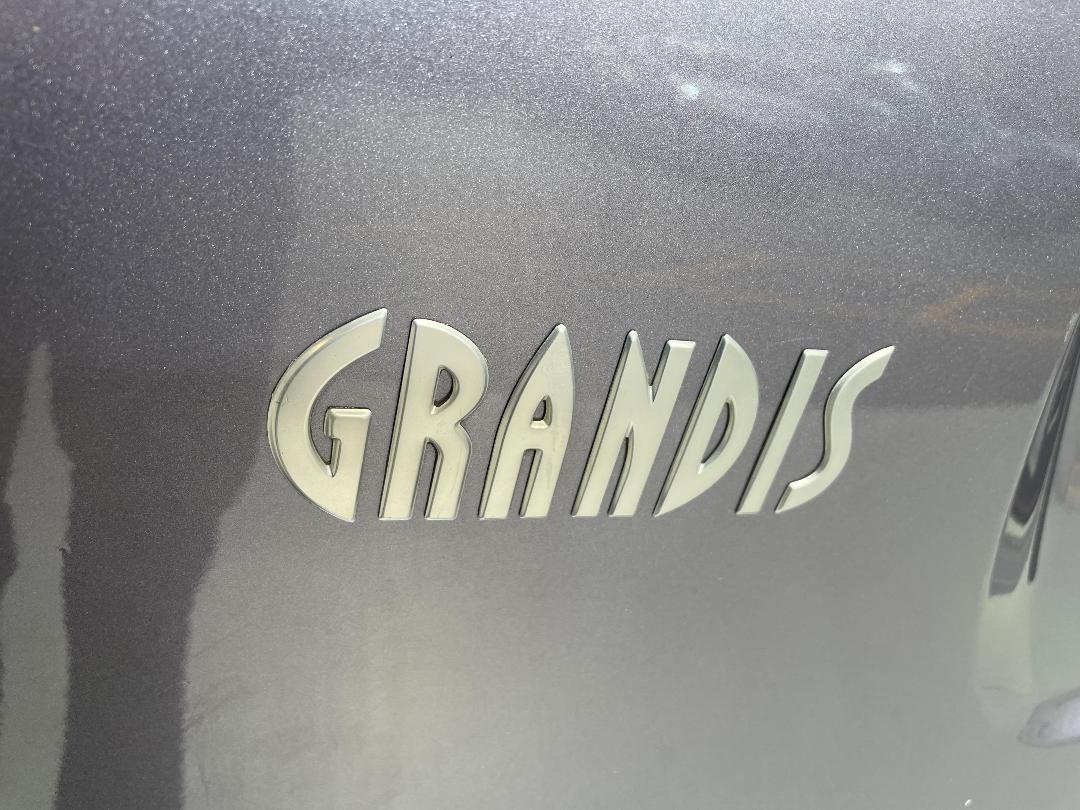 Photo '33' of Mitsubishi Grandis Photo '33' of Mitsubishi Grandis