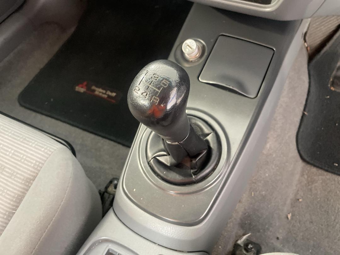 Photo '28' of Mitsubishi Lancer Photo '28' of Mitsubishi Lancer