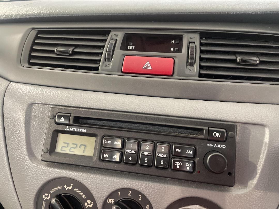 Photo '26' of Mitsubishi Lancer Photo '26' of Mitsubishi Lancer