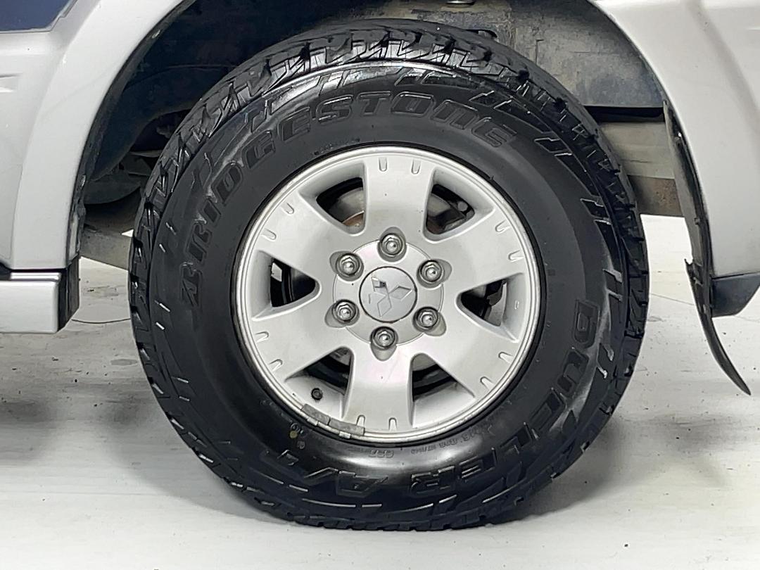 Photo '11' of Mitsubishi Pajero