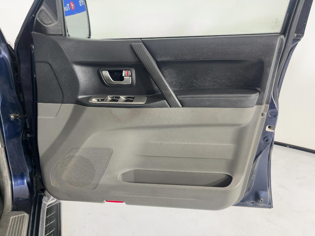 Photo '15' of Mitsubishi Pajero