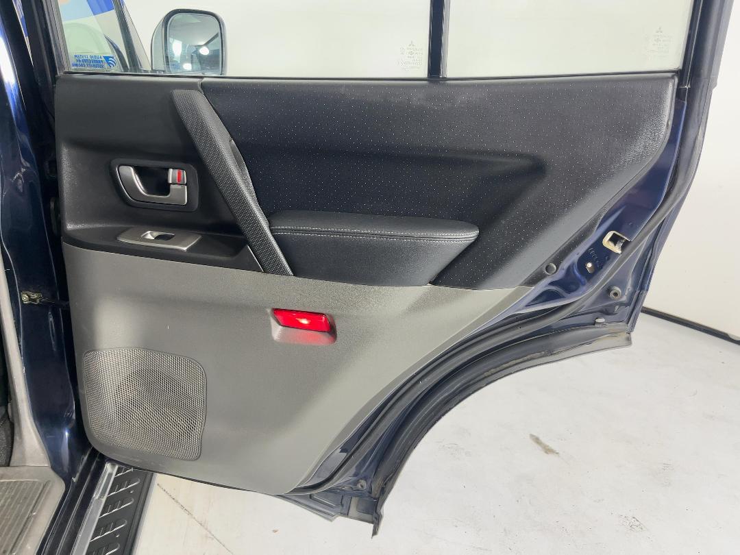 Photo '19' of Mitsubishi Pajero