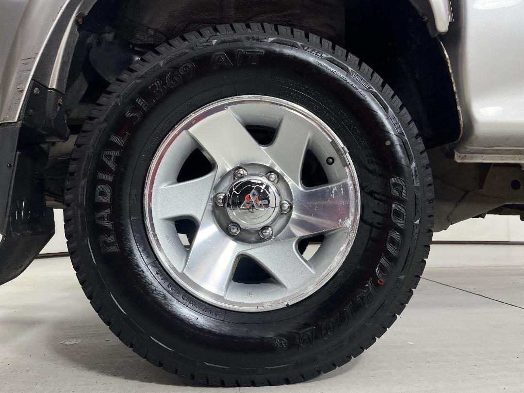 Photo '12' of Mitsubishi Triton