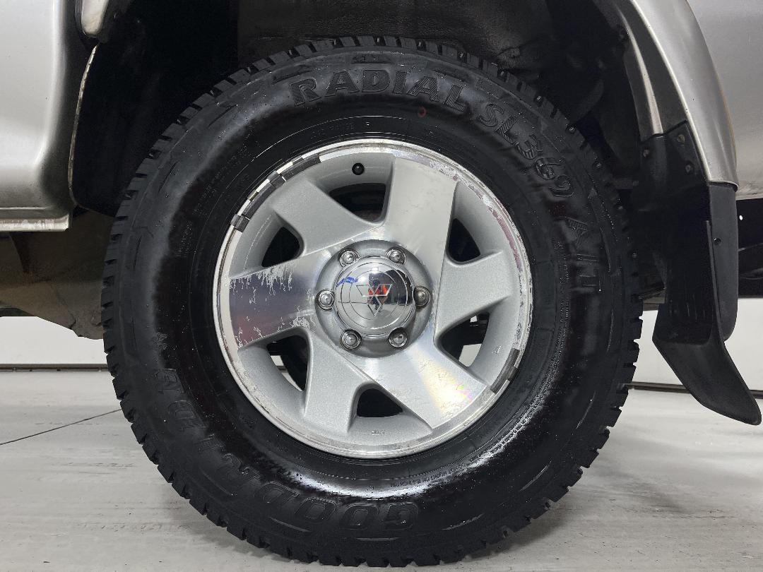 Photo '11' of Mitsubishi Triton