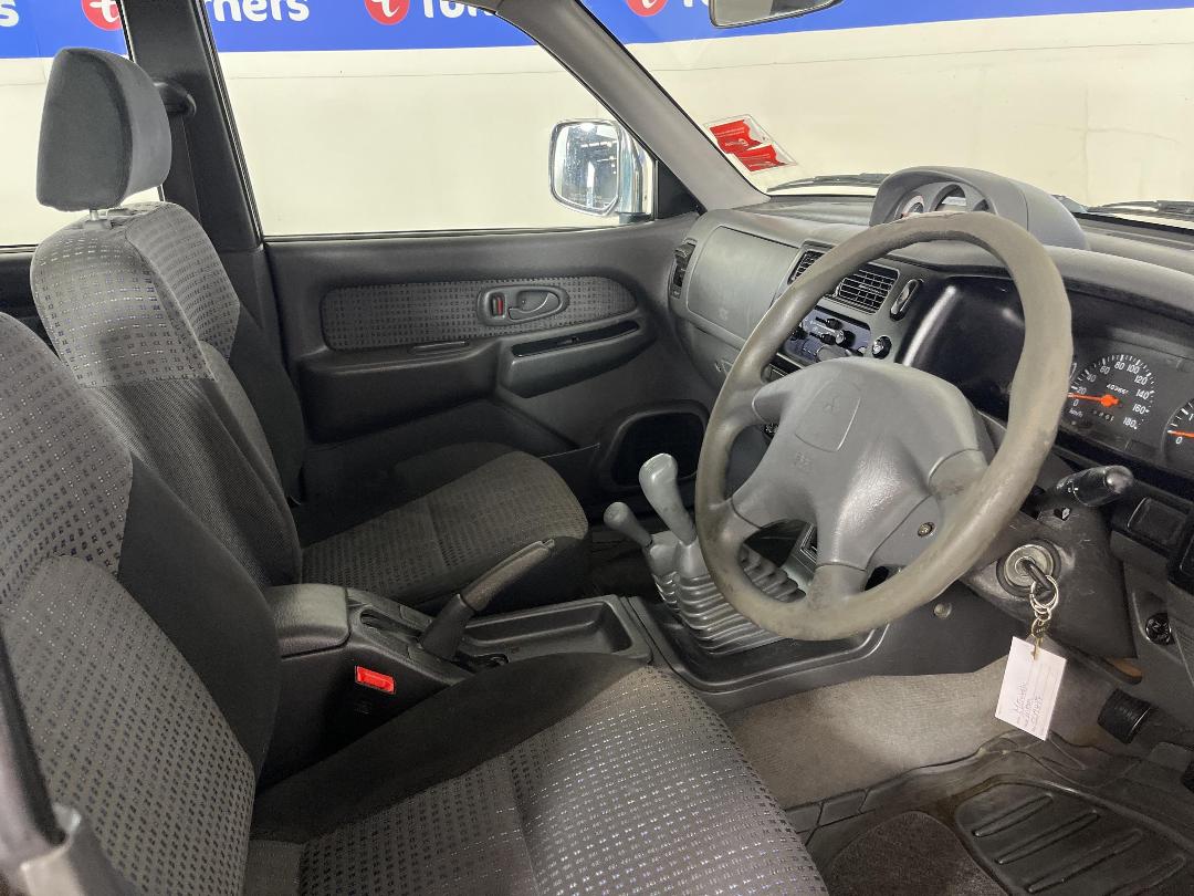 Photo '16' of Mitsubishi Triton