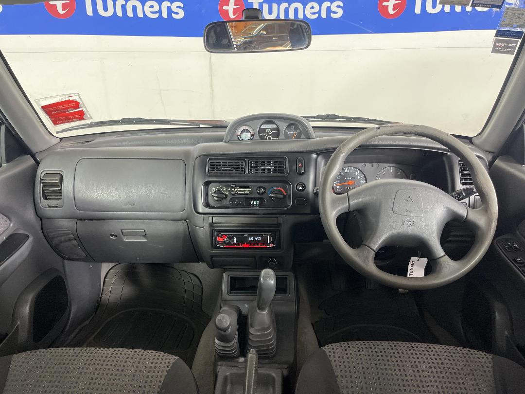 Photo '17' of Mitsubishi Triton