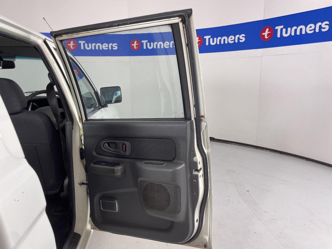 Photo '19' of Mitsubishi Triton Photo '19' of Mitsubishi Triton