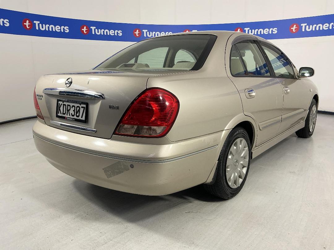 Photo '7' of Nissan Bluebird