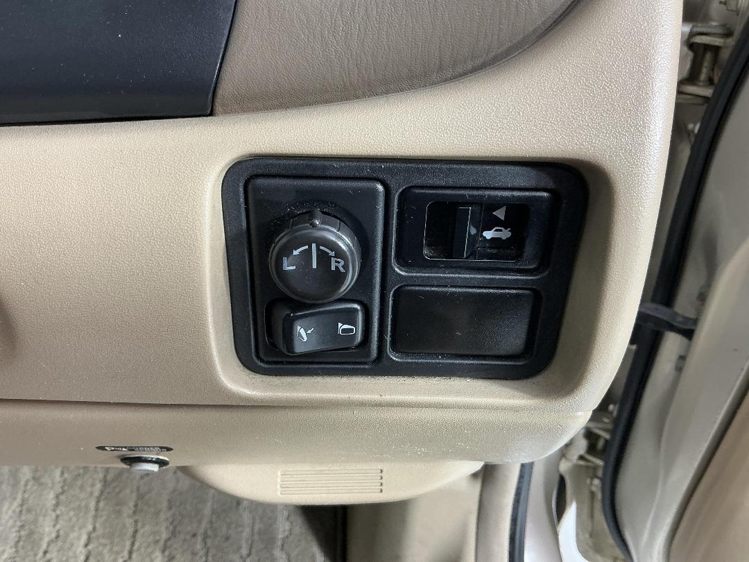 Photo '24' of Nissan Bluebird