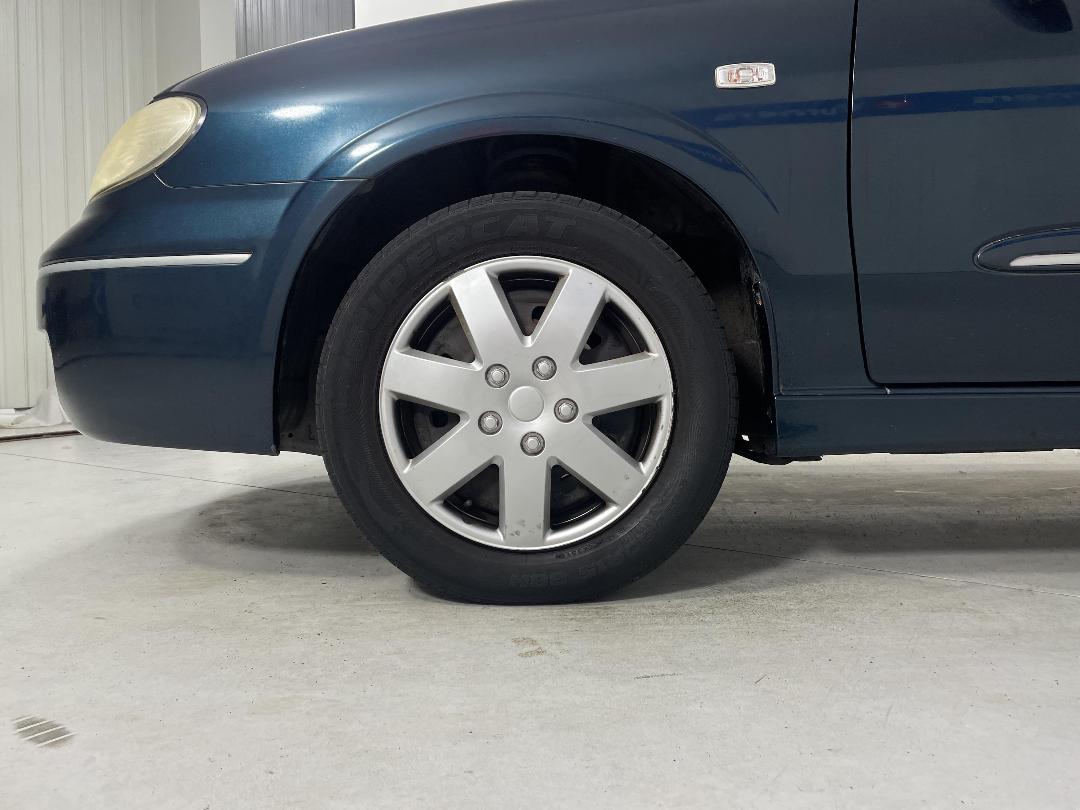 Photo '10' of Nissan Bluebird