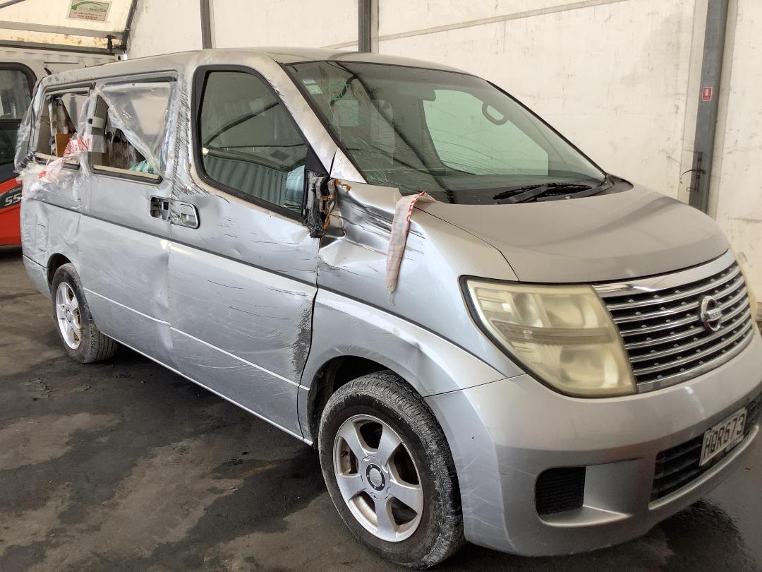 Photo '3' of Nissan Elgrand Photo '3' of Nissan Elgrand