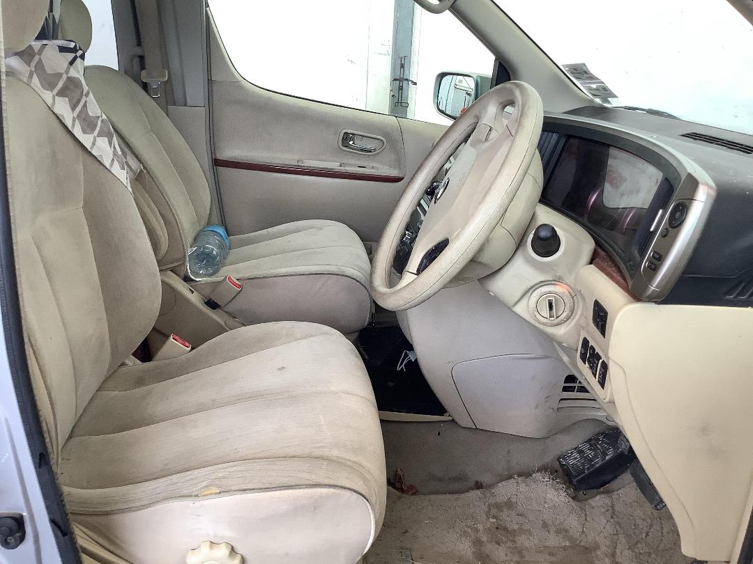 Photo '13' of Nissan Elgrand Photo '13' of Nissan Elgrand