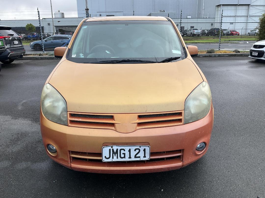 Photo '2' of Nissan Lafesta Photo '2' of Nissan Lafesta