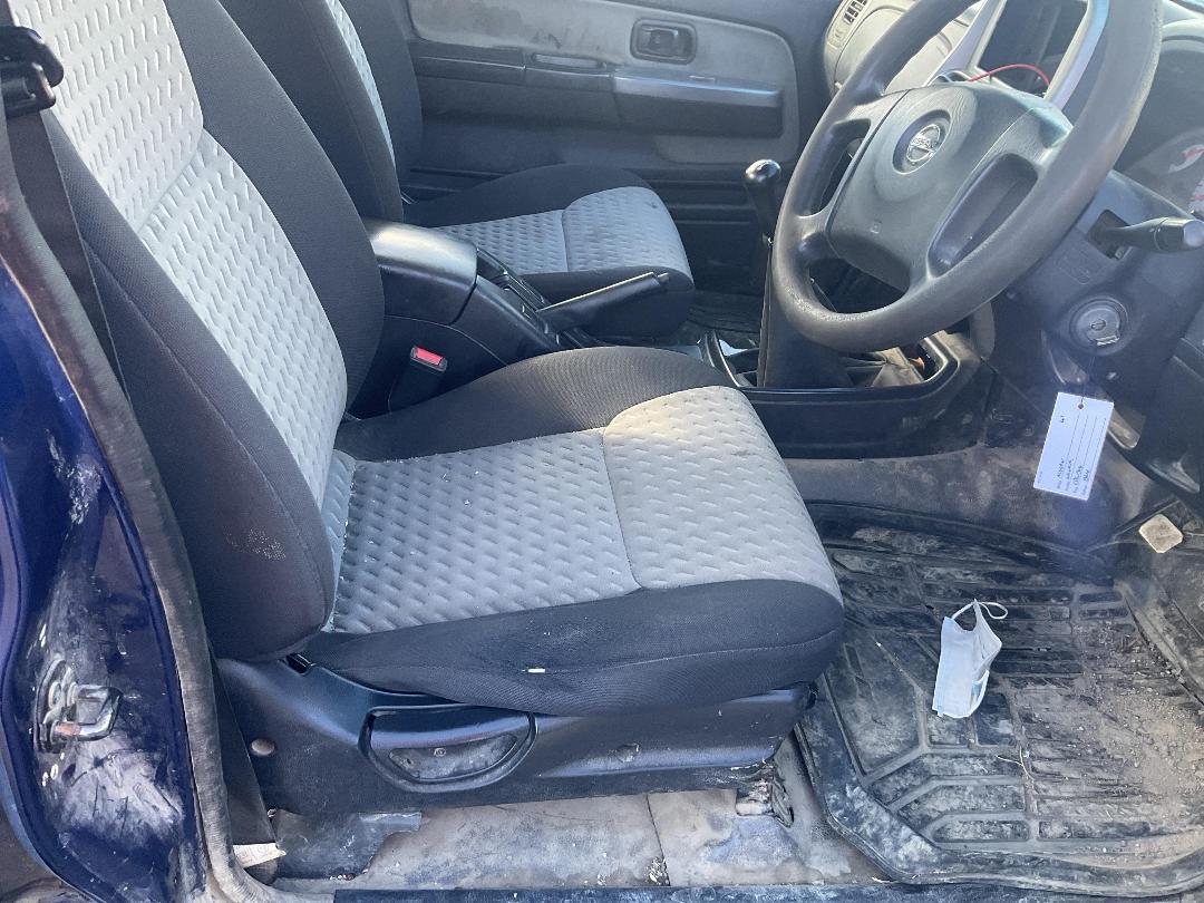 Photo '12' of Nissan Navara DC W/S AIR Photo '12' of Nissan Navara DC W/S AIR