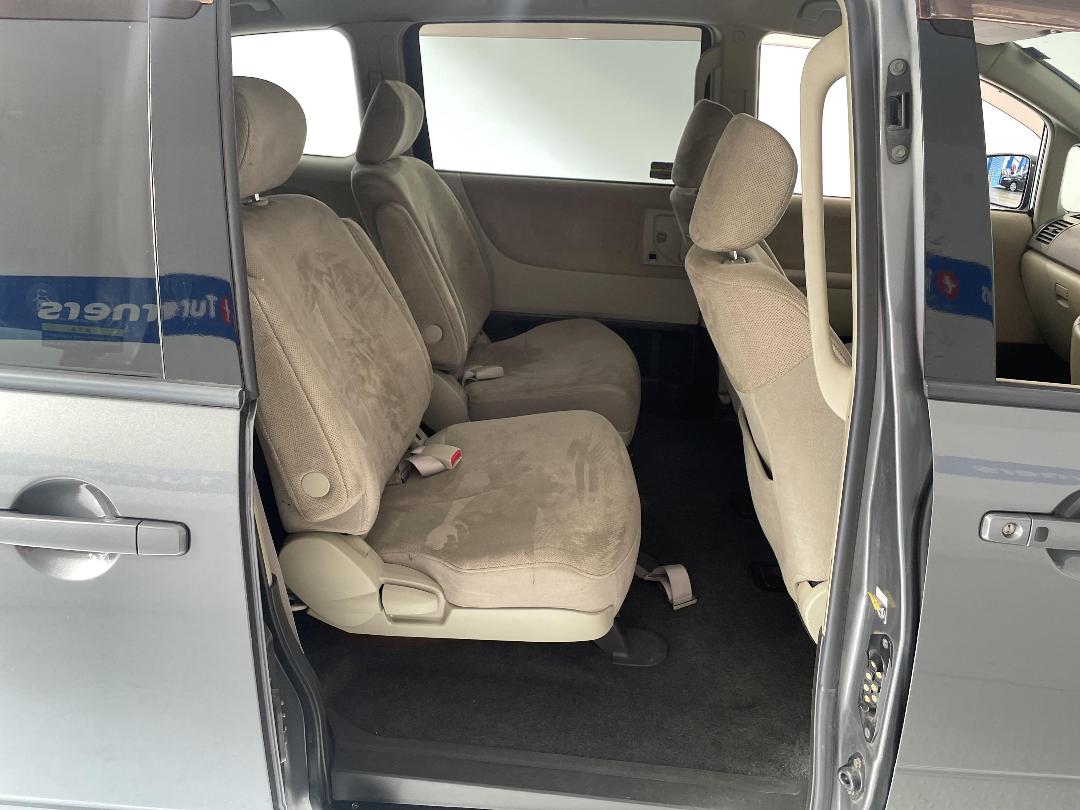 Photo '18' of Nissan Presage