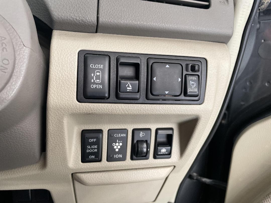 Photo '22' of Nissan Presage