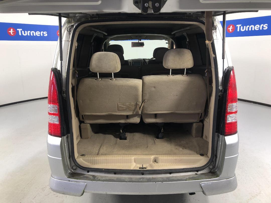 Photo '7' of Nissan Serena Photo '7' of Nissan Serena