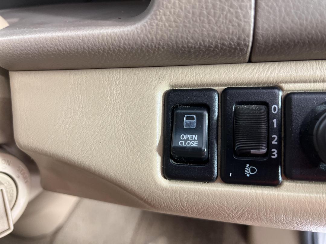 Photo '24' of Nissan Serena