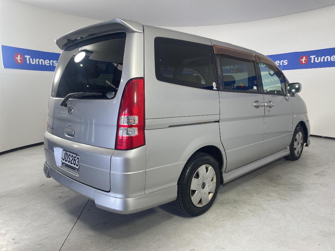 Photo '7' of Nissan Serena Photo '7' of Nissan Serena