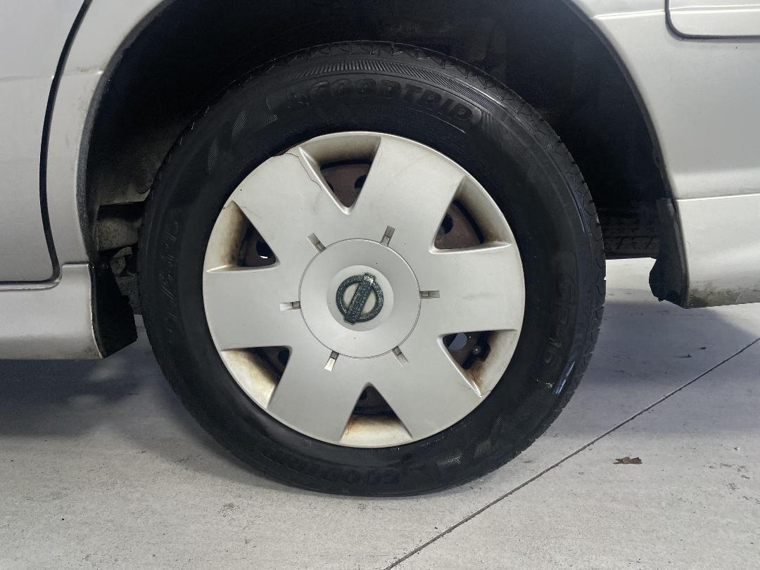 Photo '11' of Nissan Serena Photo '11' of Nissan Serena