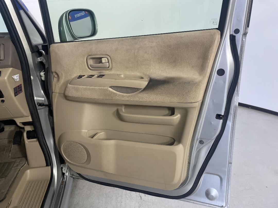 Photo '15' of Nissan Serena Photo '15' of Nissan Serena