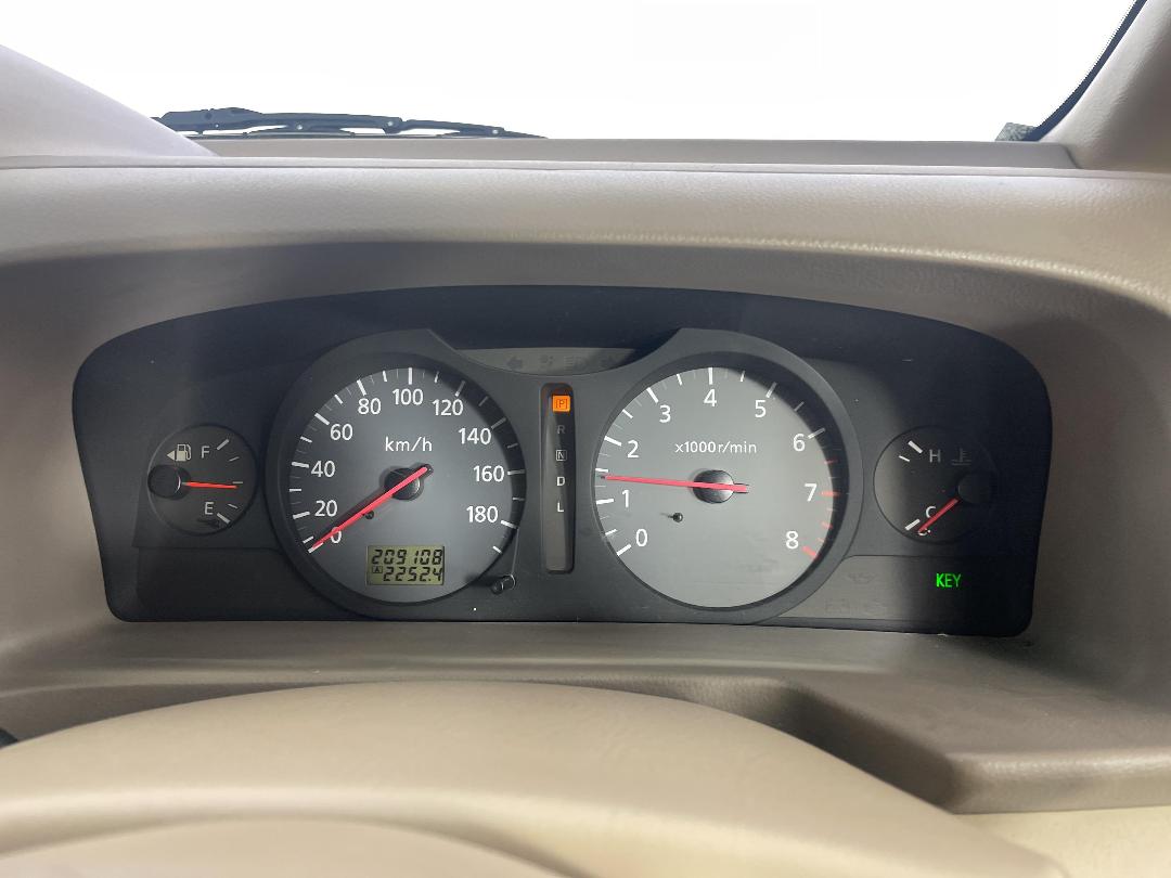 Photo '21' of Nissan Serena Photo '21' of Nissan Serena