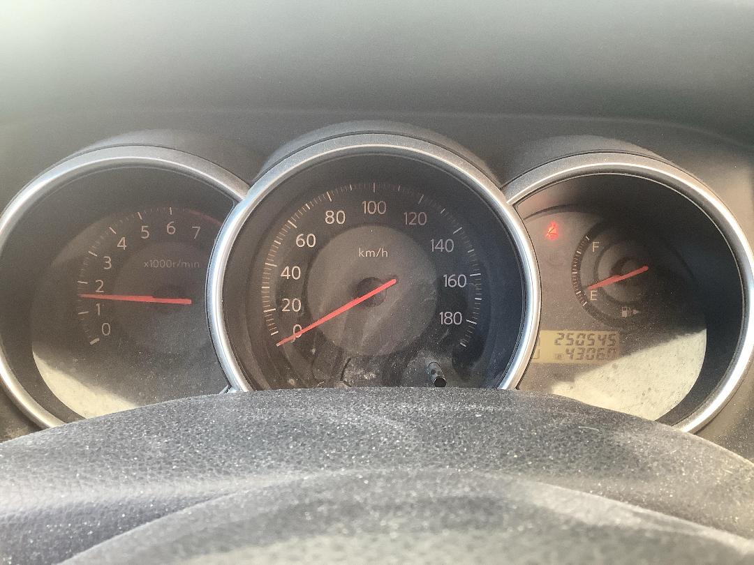 Photo '15' of Nissan Tiida Photo '15' of Nissan Tiida