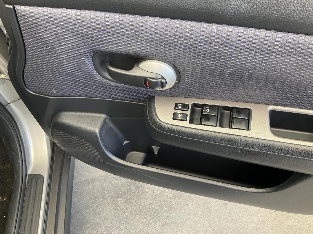 Photo '27' of Nissan Tiida Photo '27' of Nissan Tiida