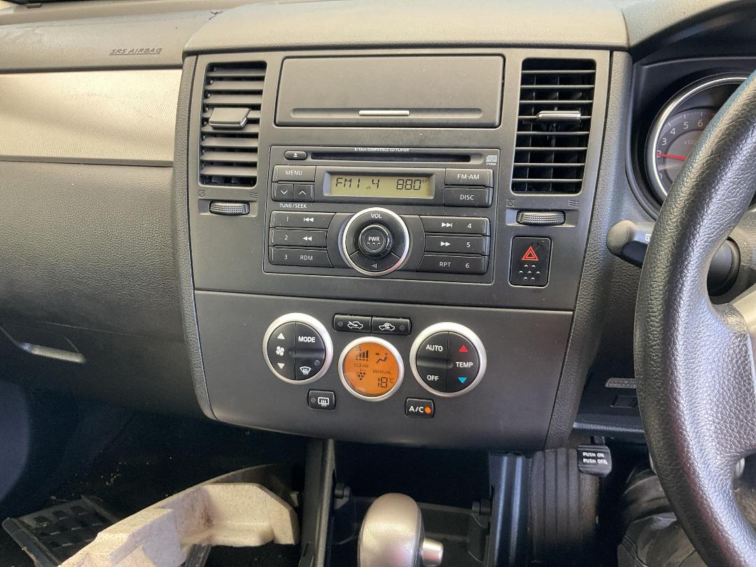 Photo '28' of Nissan Tiida Photo '28' of Nissan Tiida