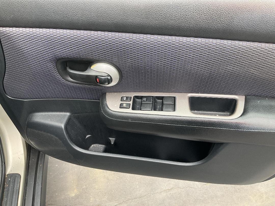 Photo '26' of Nissan Tiida Photo '26' of Nissan Tiida