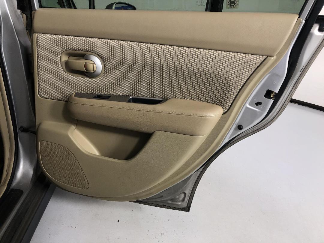 Photo '19' of Nissan Tiida