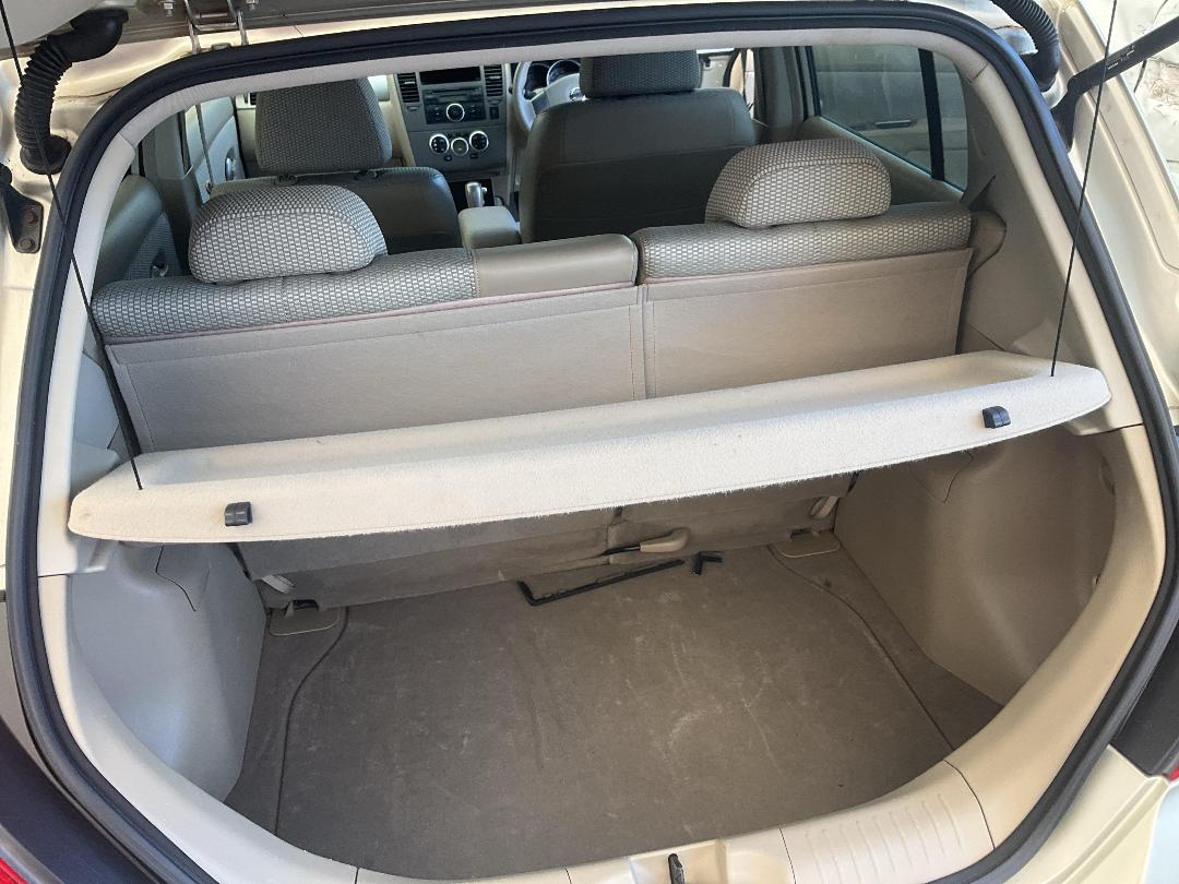 Photo '24' of Nissan Tiida Photo '24' of Nissan Tiida