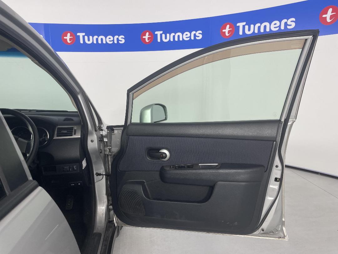 Photo '15' of Nissan Tiida Photo '15' of Nissan Tiida