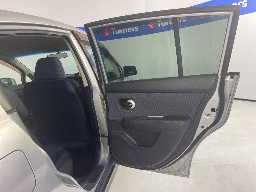 Photo '19' of Nissan Tiida Photo '19' of Nissan Tiida