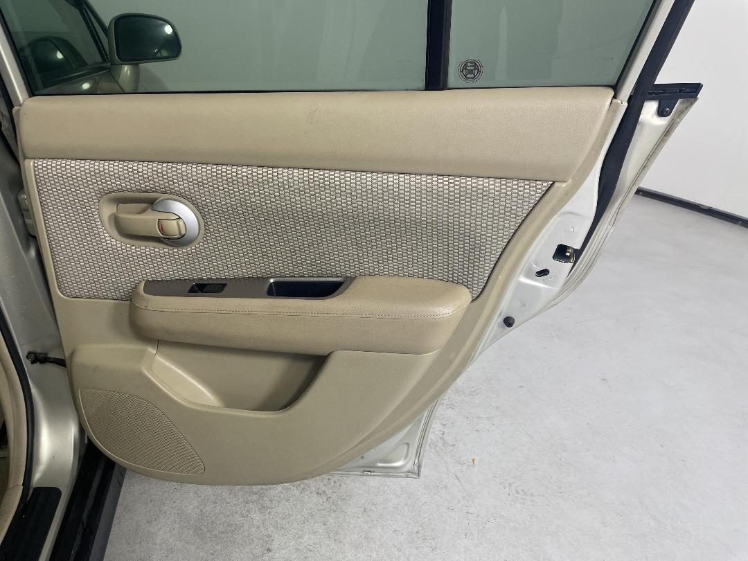 Photo '19' of Nissan Tiida