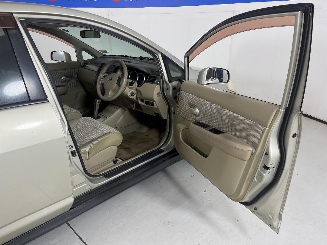 Photo '15' of Nissan Tiida