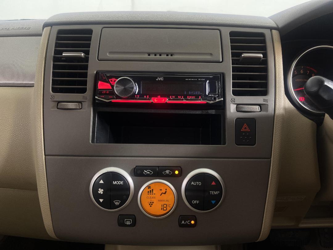 Photo '18' of Nissan Tiida