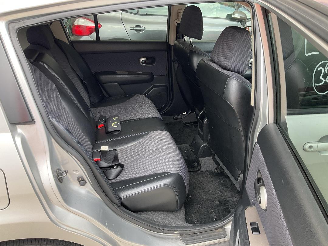 Photo '10' of Nissan Tiida Photo '10' of Nissan Tiida