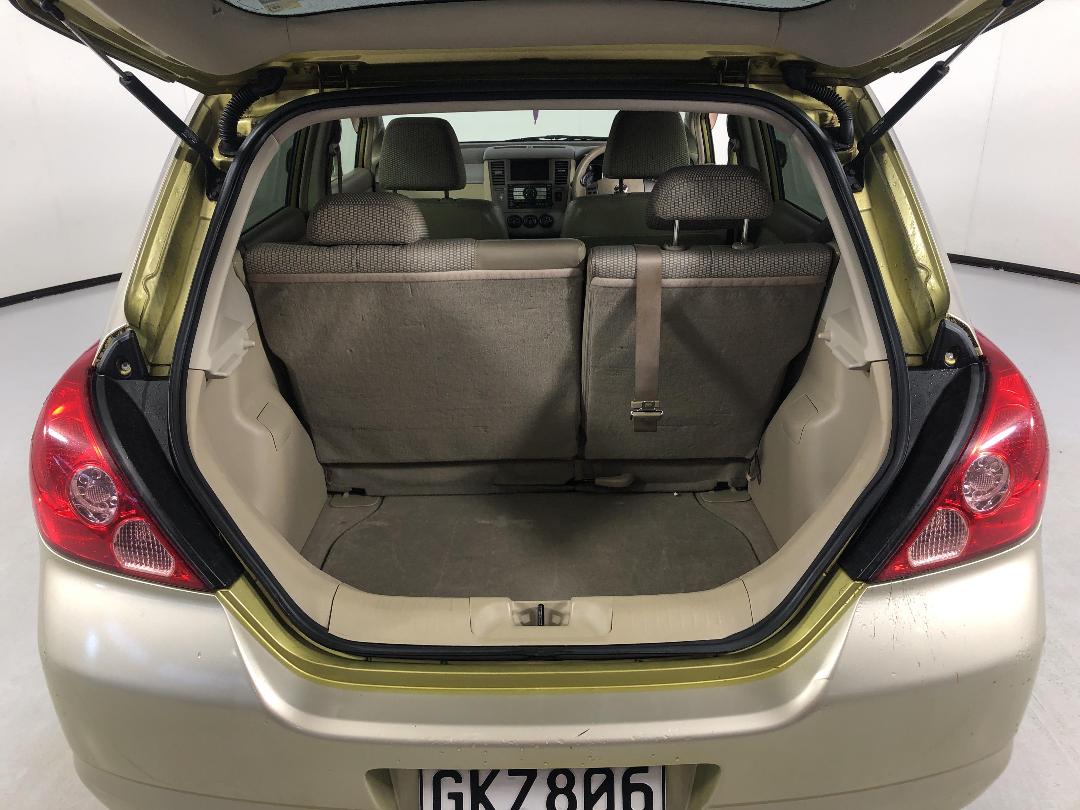 Photo '12' of Nissan Tiida Photo '12' of Nissan Tiida