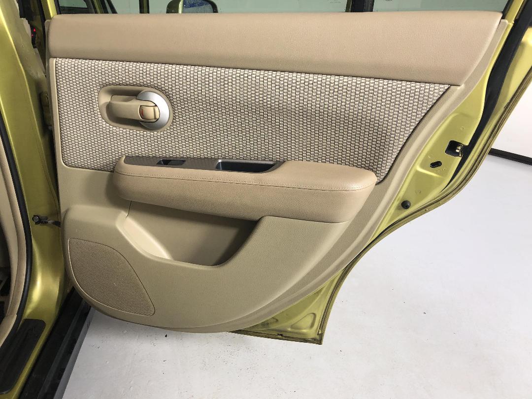 Photo '17' of Nissan Tiida Photo '17' of Nissan Tiida