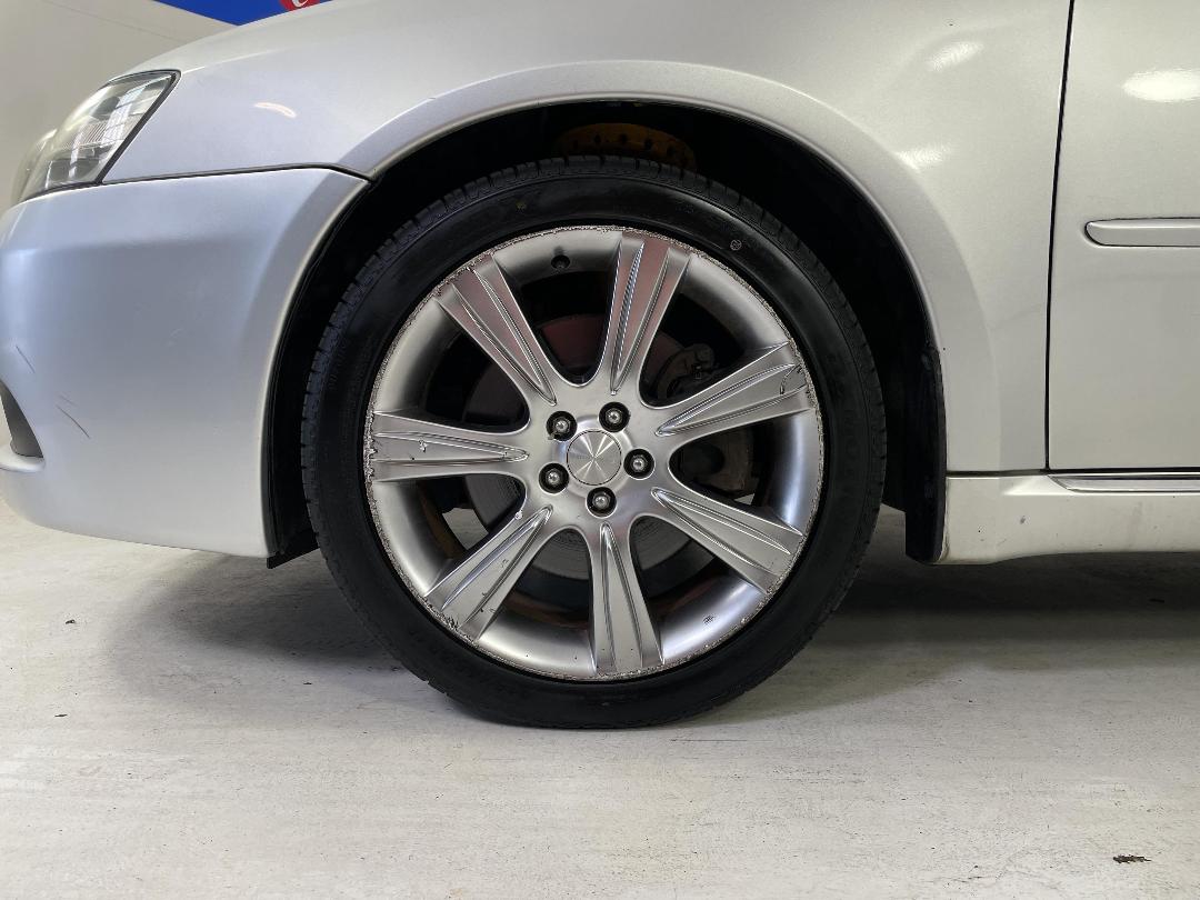 Photo '10' of Subaru Legacy