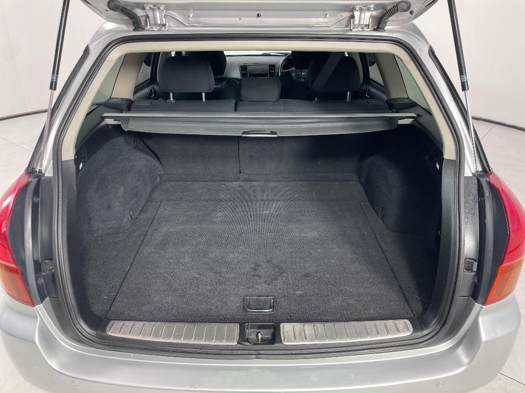 Photo '14' of Subaru Legacy