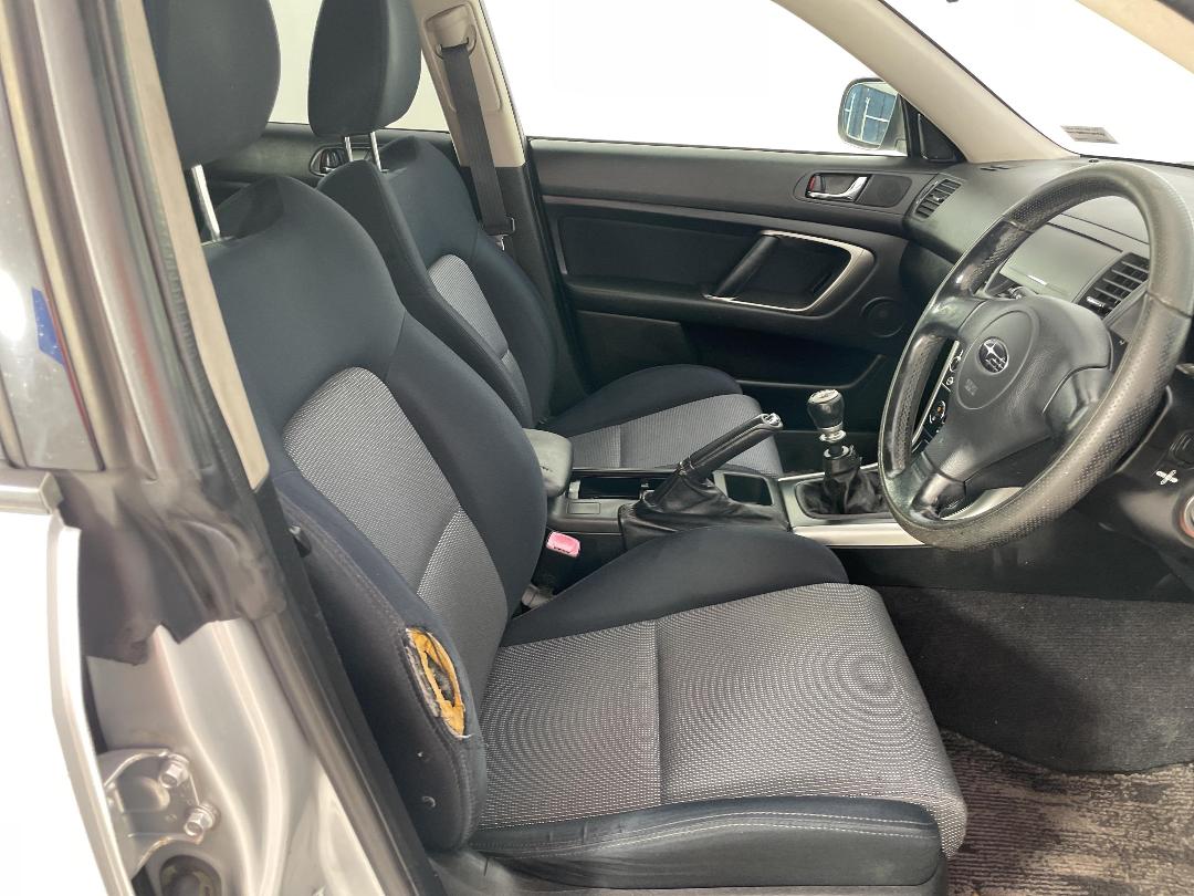 Photo '16' of Subaru Legacy