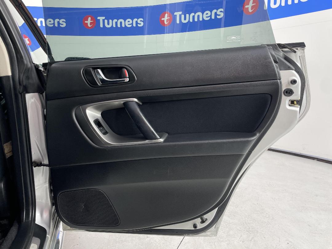 Photo '19' of Subaru Legacy