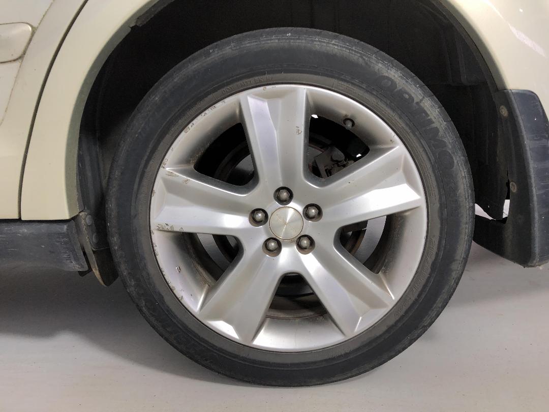 Photo '11' of Subaru Legacy