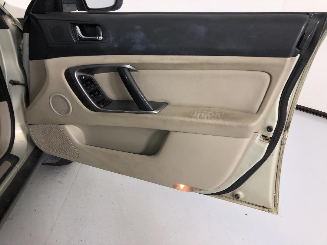 Photo '15' of Subaru Legacy